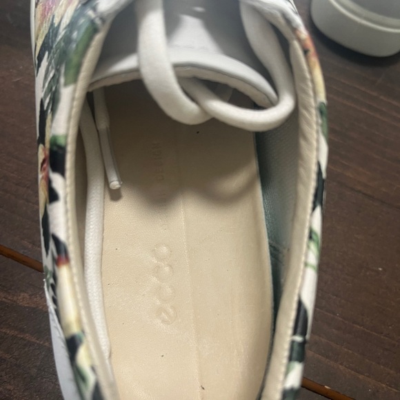 Size 4 Excellent condition Size 4 US - Picture 7 of 10